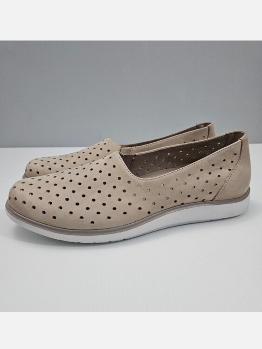 Munro Ridley Slip On Sneaker Loafer Womens 10 Perforated Light Taupe Nubuck